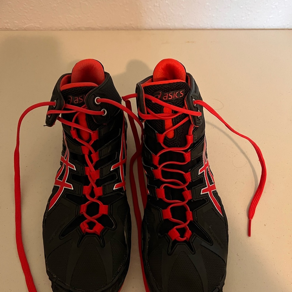 ASICS Men’s Omni-Flex Attack Black / Red high-tops Wrestling Shoes Sneakers